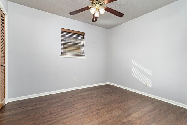 Photo - 6760 Gladys Ave