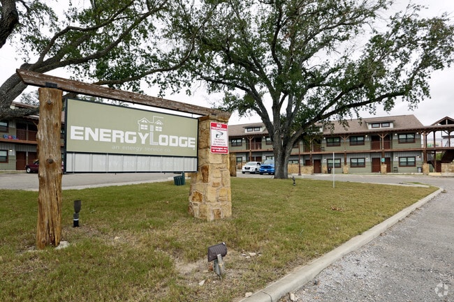 Photo - Energy Lodge Kenedy