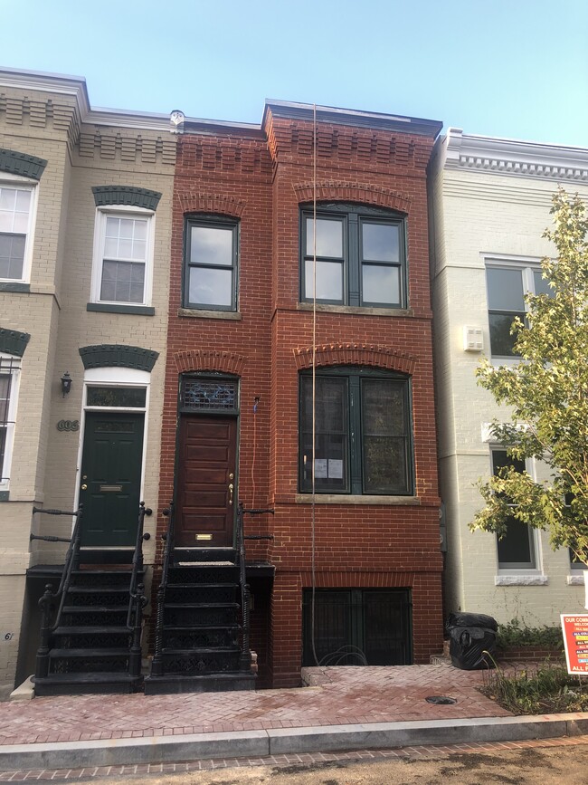 Safe &amp;’quiet street. Great neighbors. Block parties! - 608 1/2 Acker Place NE Casa Adosada