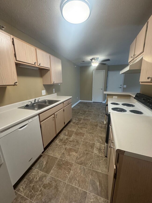 Photo - Quail Run Apts. (750 N. 18th Ave.) Unit #1A