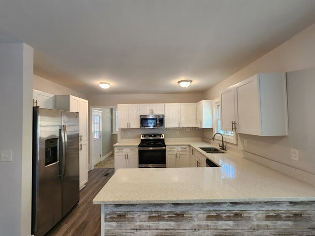 Photo - 2663 Blount St