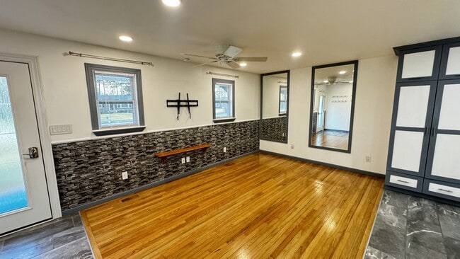 Photo - 1021 Shirley Dr