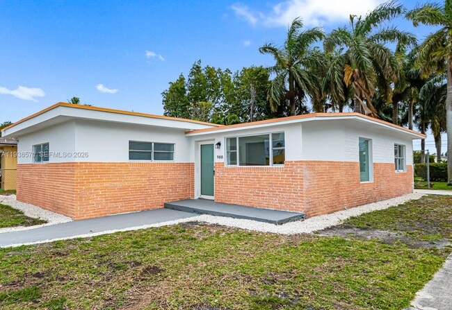 Photo - 988 NW 10th St