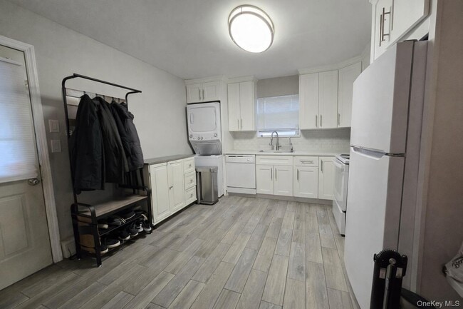 Photo - 7-7 Lambert Ave