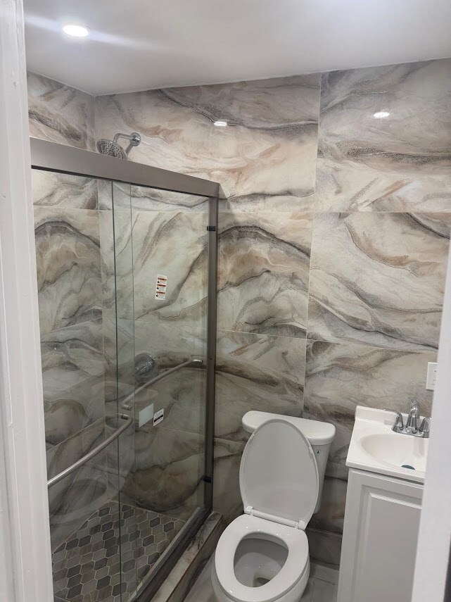 Bath - 1021 NW 25th Way Unit 3