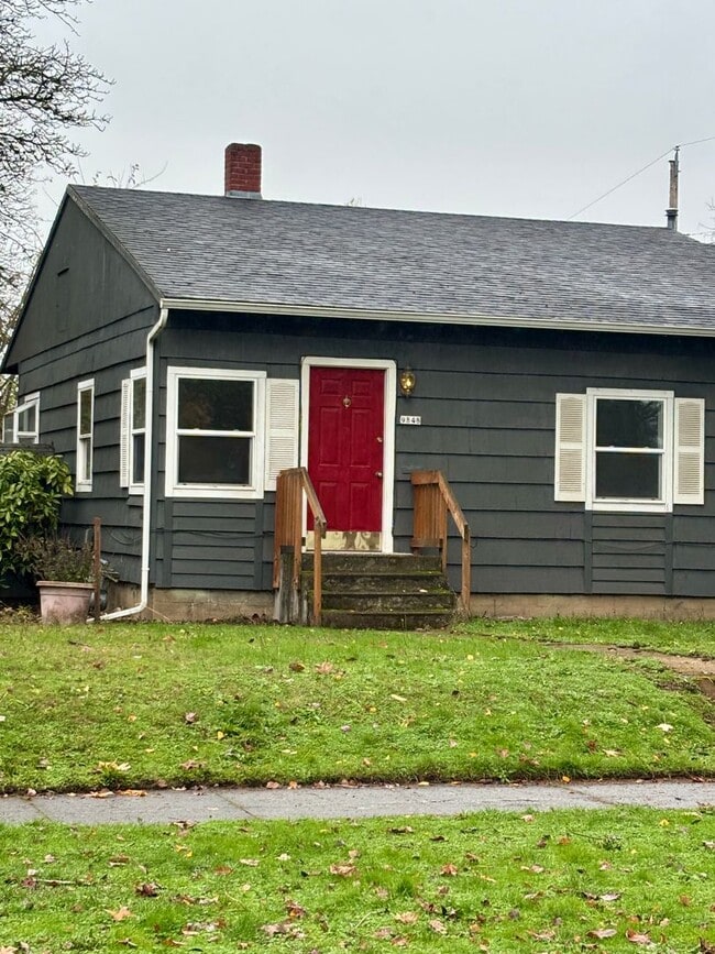 Photo - Half off first month's rent! Cute 2-bdrm/1-bath St. Johns duplex. Garage, new paint/carpet/fridge Unit 9848 N Willamette