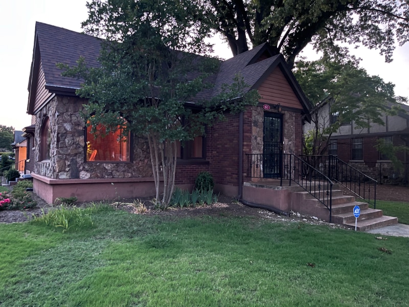 Photo - 845 University St