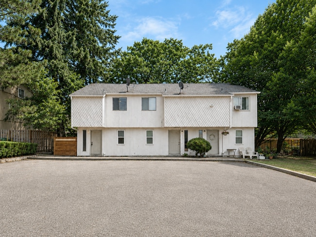 Building Photo - 15865-15869 SW Misty Ct. Unit 15869