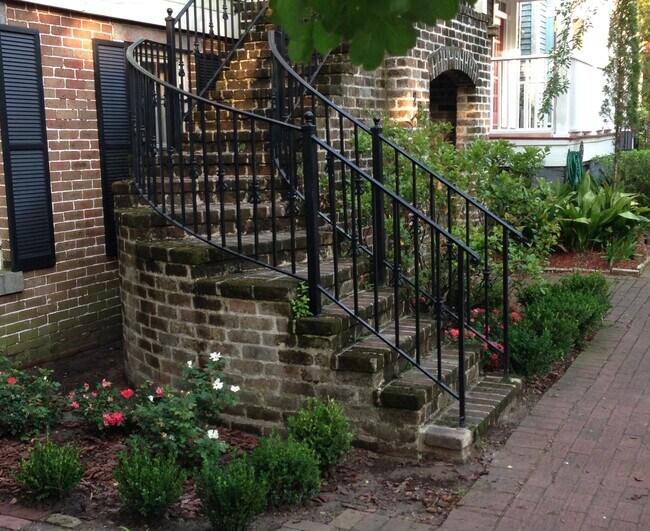 Photo - 203 W Waldburg St Unit First Floor