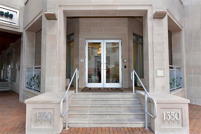 Photo - 1350 Main St Unidad 709