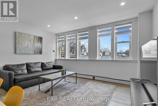 Photo - 4595 Queen St