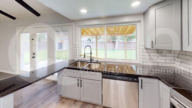 Photo - 633 Stroud Ln