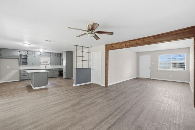 Building Photo - Beautifully renovated 3-bedroom, 2-bath home located in Richland Hills, TX 76118. This move-in re...