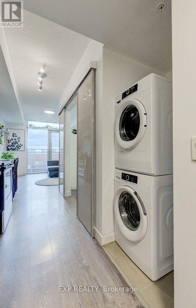 Photo - 250 Albert St Unit 718