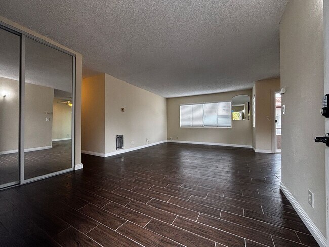 Building Photo - 101 Avenida Las Brisas Unit C