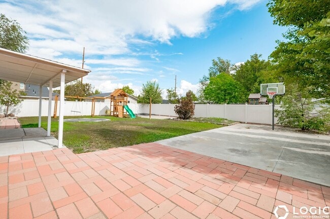 6427 Travis James Ln
