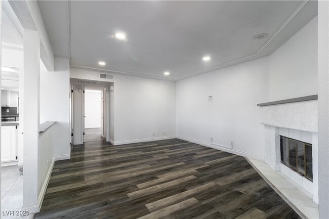 Building Photo - 2200 Venus Ave Unit C