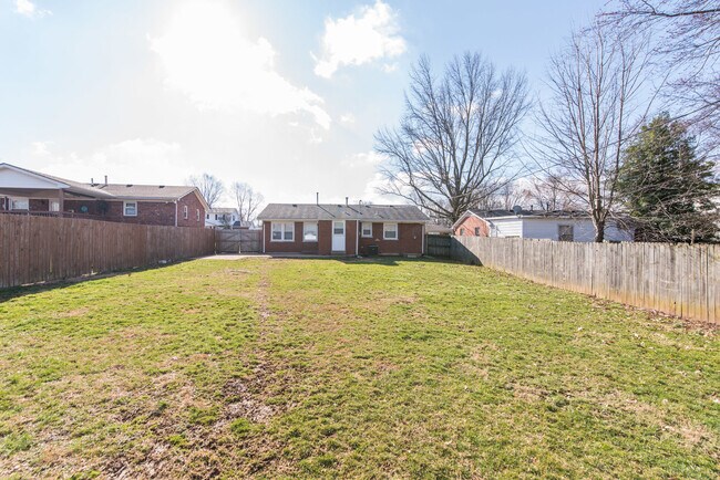 Photo - 3381 Holwyn Rd