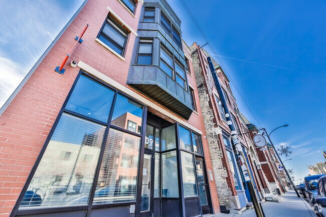 Building Photo - 2209 W North Ave Unit 3 Rental
