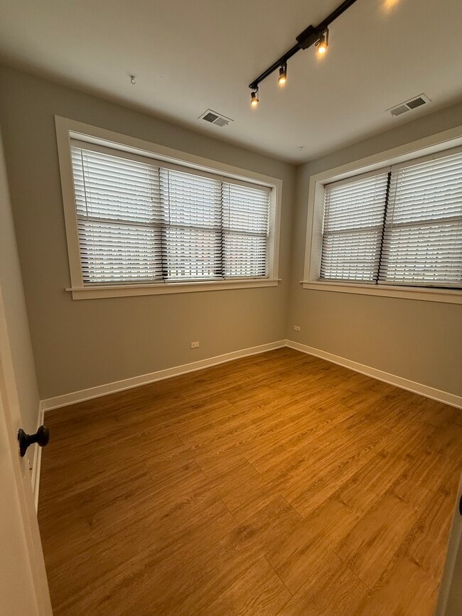 Photo - 2215 W Eastwood Ave Unit 2201-4628-G