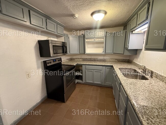 218 E Kirby St