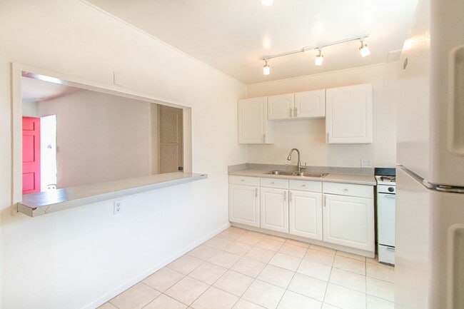 Photo - Charming 2 Bed /1 Bath Pacific Beach Duplex Near the Ocean & Bay! Unidad 4430