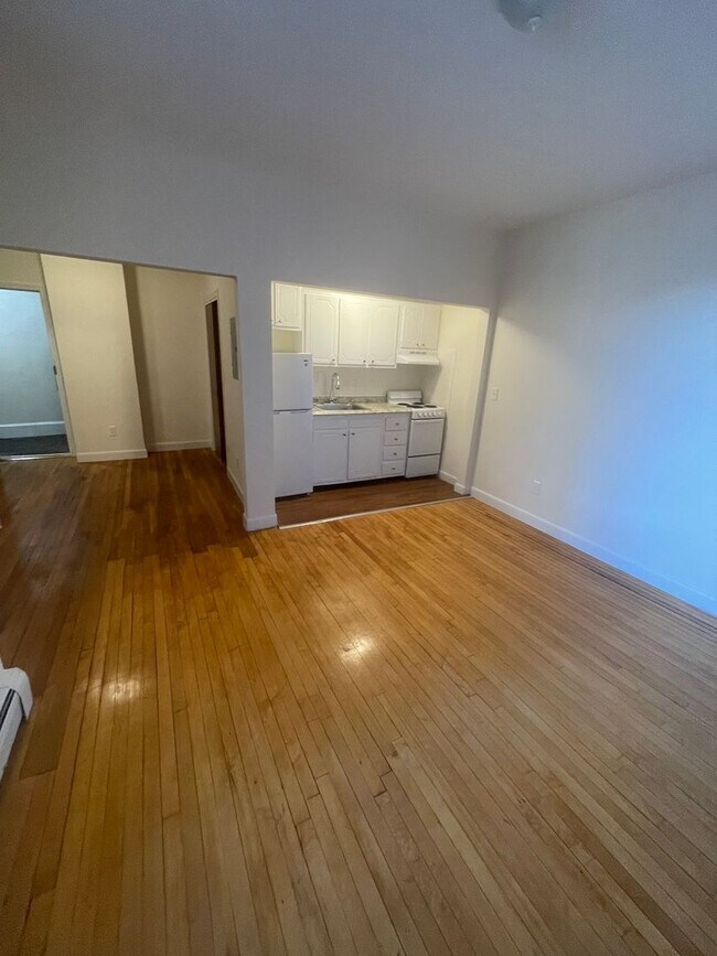 Photo - Huge 1 bed unit located near the Commuter Rail and the Green Line.