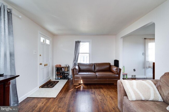 Photo - 117 E Broad St