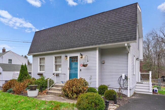 Building Photo - 253 Porter Ave