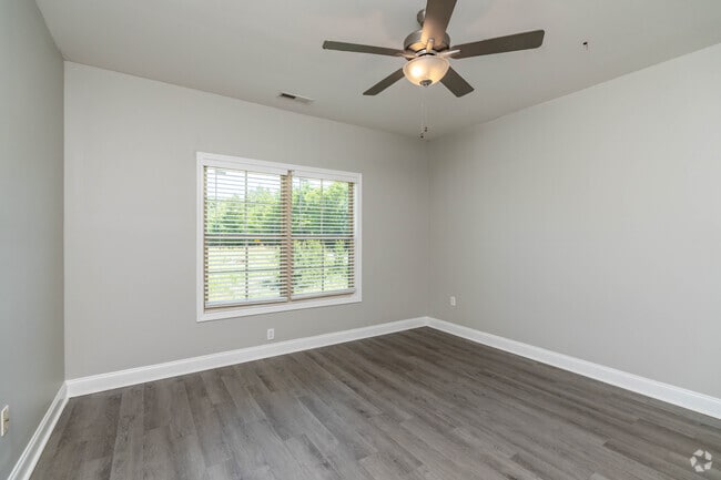 2BR, 2BA - 907SF - Primary Bedroom