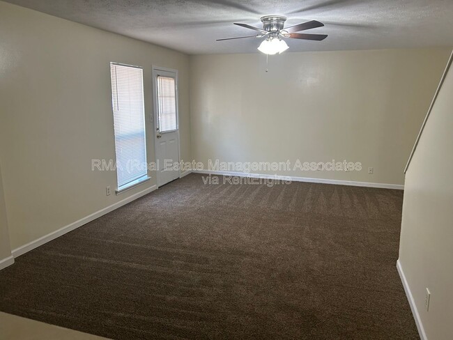 Photo - 105 Westwind Ct