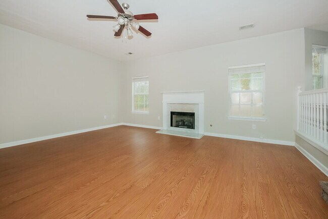 Photo - 112 Garrison Ln