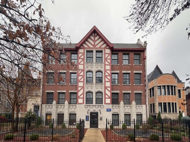 Building Photo - 2410 N Kedzie Blvd Unit J01W