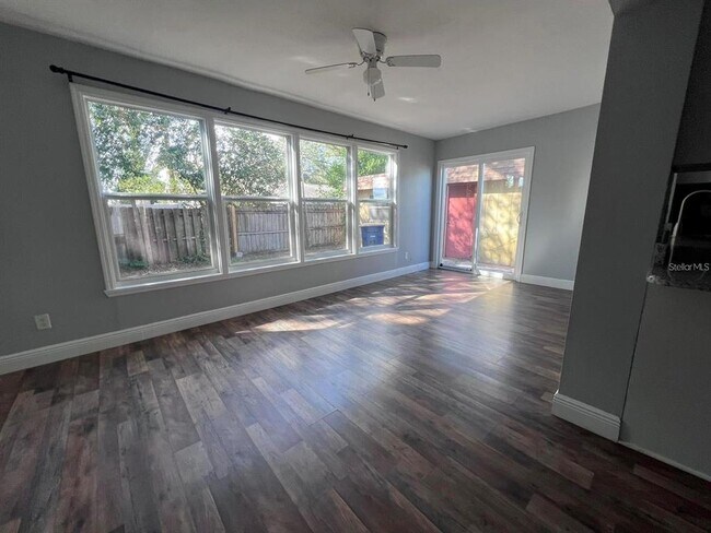 Photo - 2072 Los Lomas Dr