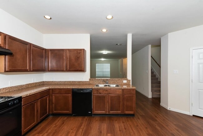 Photo - 16 Leisure Shore Ct