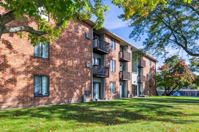 Building Photo - Rosewood Apartments
