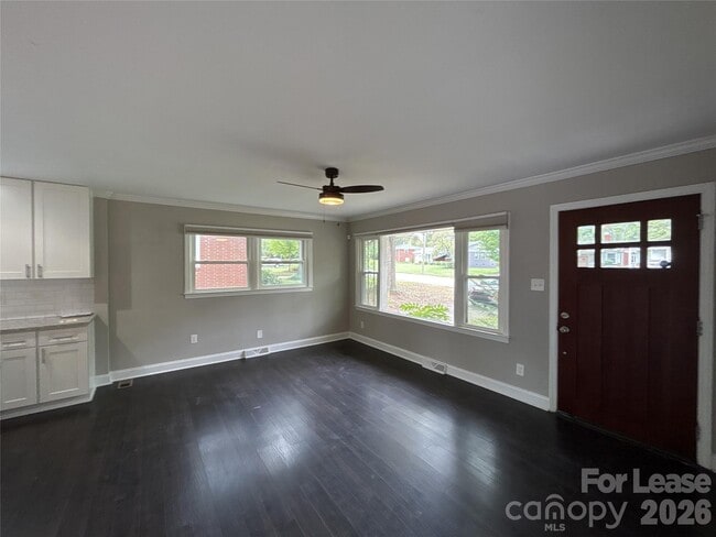 Photo - 1939 Sandhurst Dr