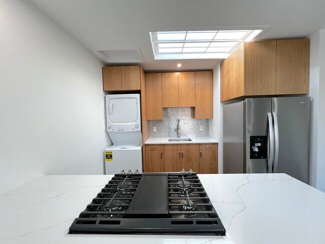 Photo - 101-13 Ascan Ave