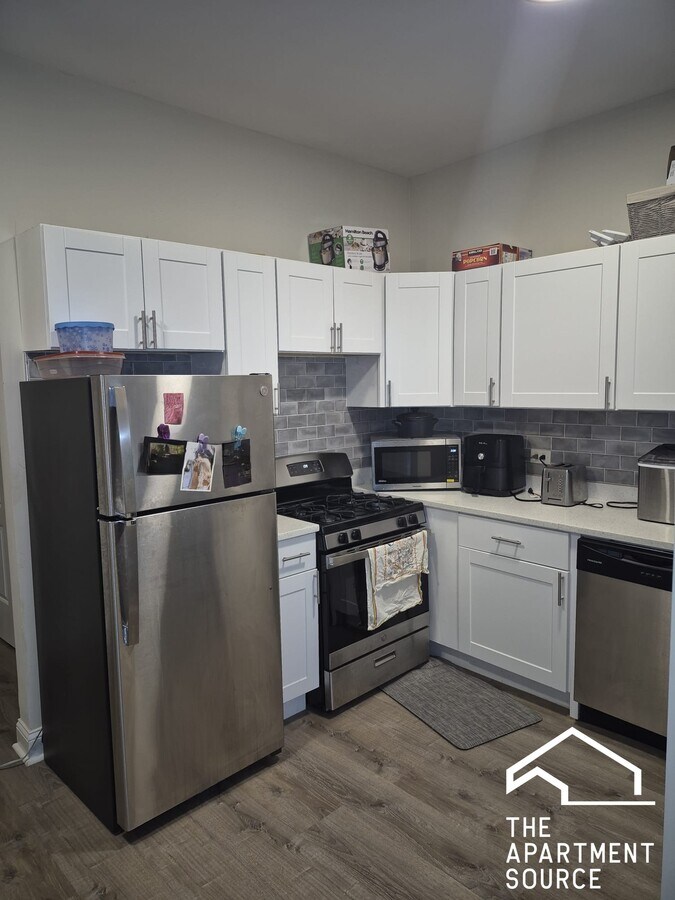 Photo - 854 W George St Unit 3