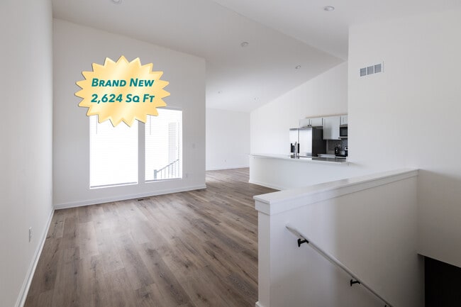 Living, Kitchen, Dining - 5347 Pinecrest Ct N Casa