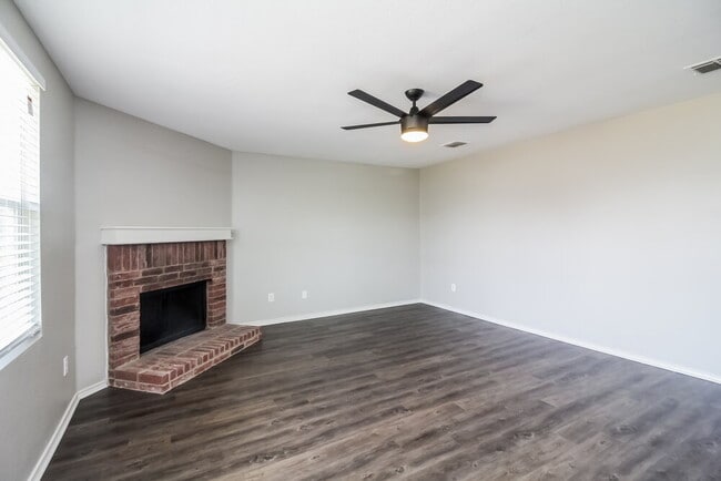 Photo - 1027 Clear Stream Dr