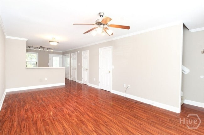 Photo - 240 Cleveland Rd