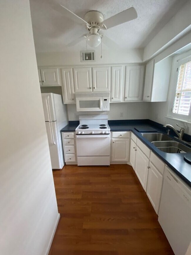 Photo - 2 bedroom 1.5 bath The Cloister Condominium Unit H-5