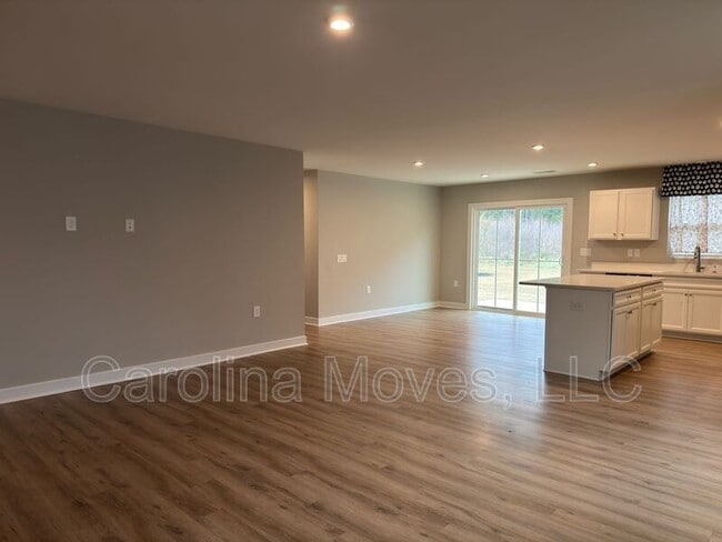 Photo - 102 Stockland Trl