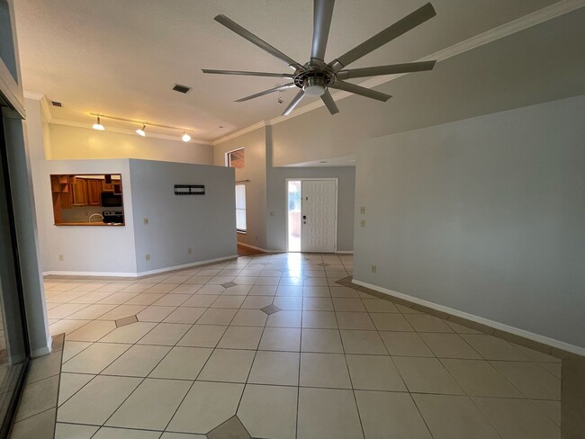 Photo - Spacious & Bright Lakeside with Private Ba...
