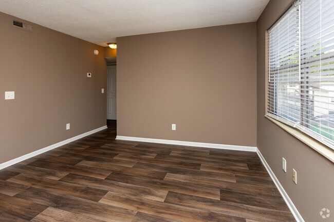 2 BR, 1 BA - 950SF