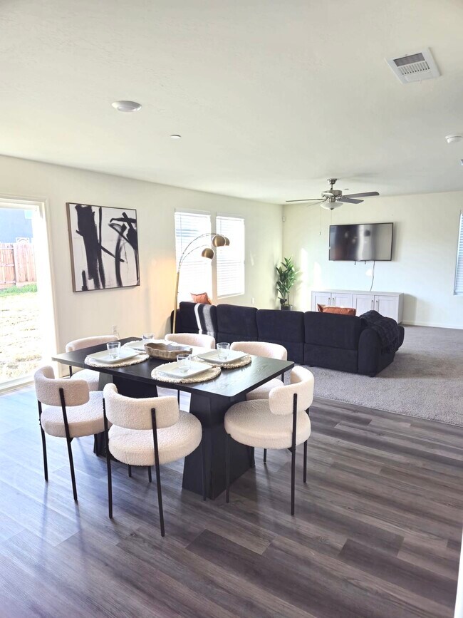 Photo - 6013 Versace Ave