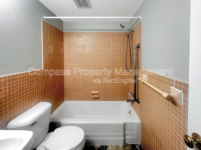 Photo - 2841 S Burdick St Unidad A