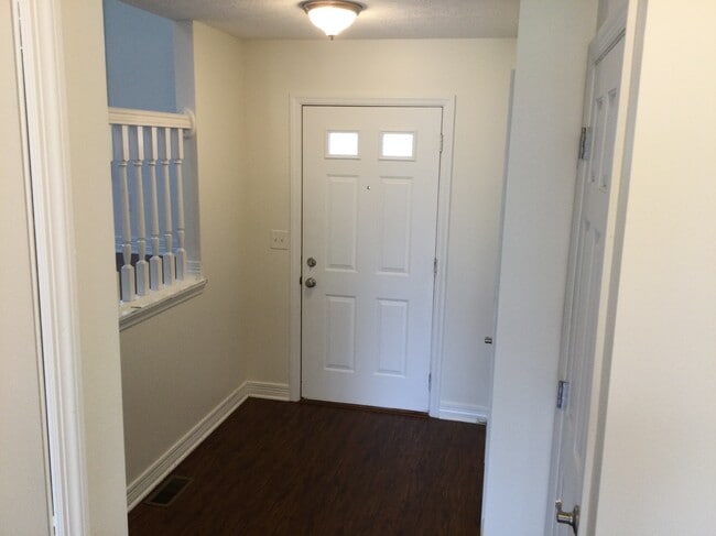 Photo - 2083 Shetland St