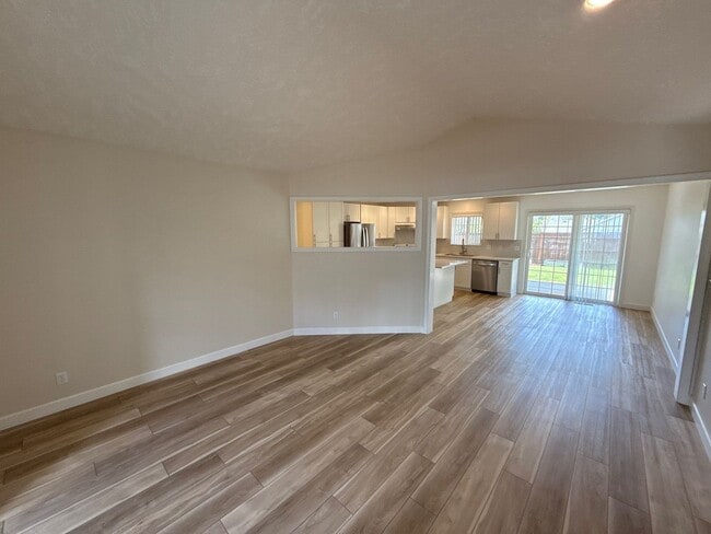 Photo - 5512 Murray St SE